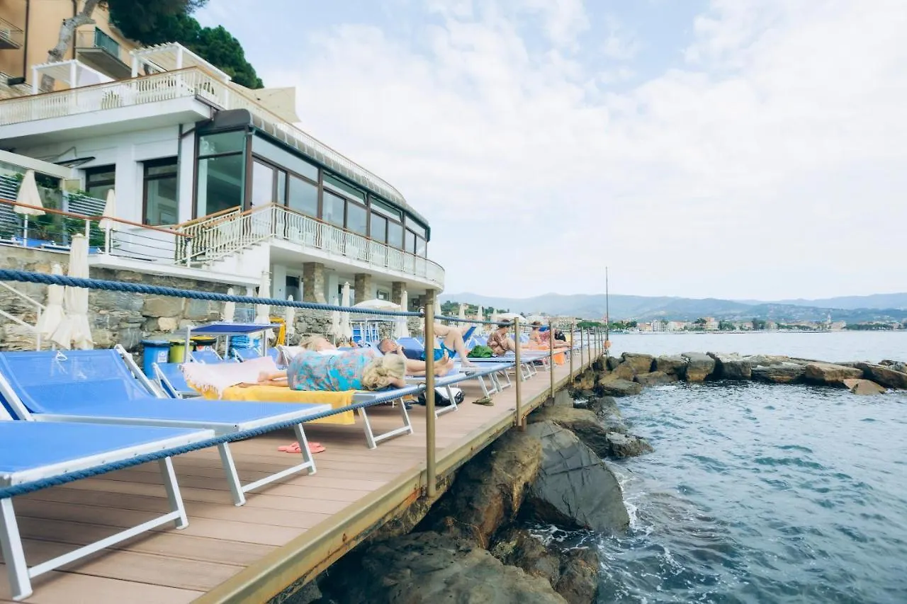 ****  Hotel Arc En Ciel Диано-Марина Италия