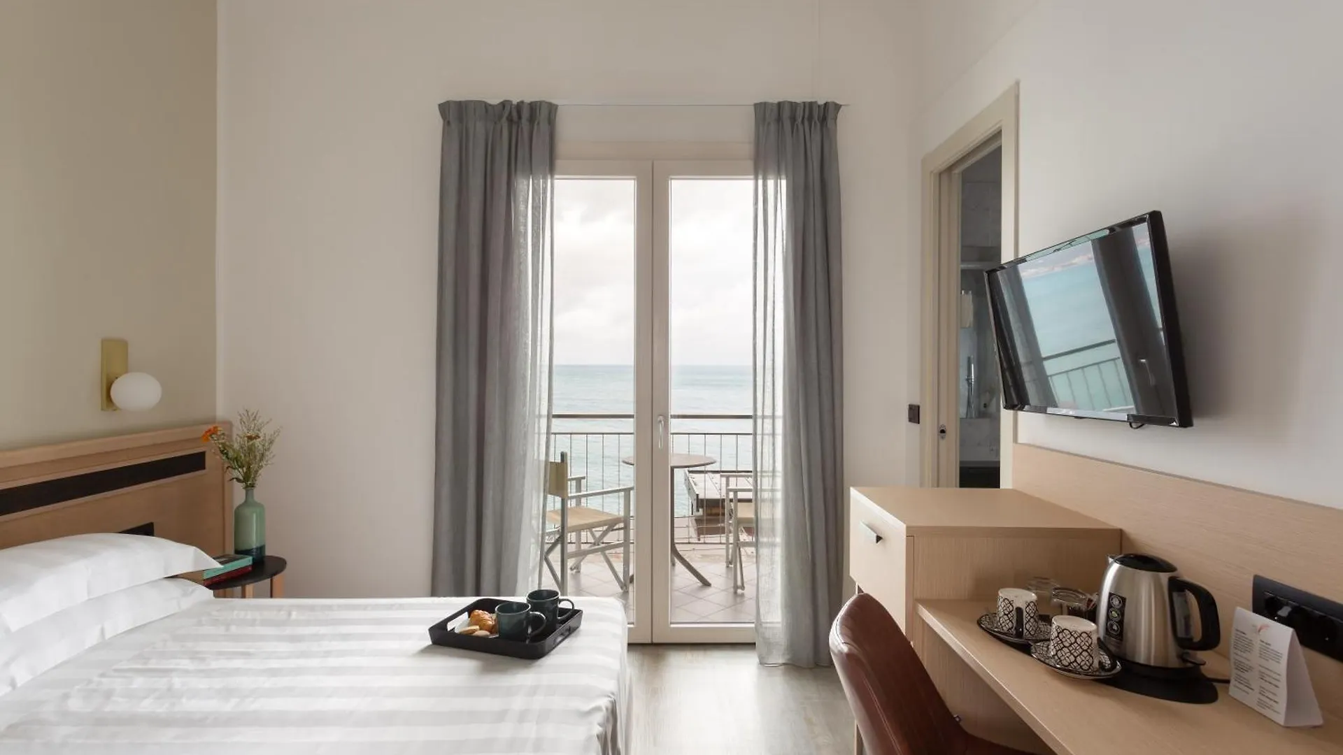 Hotel Arc En Ciel Диано-Марина