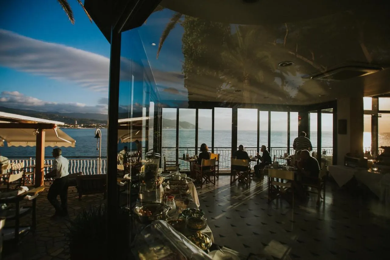 Hotel Arc En Ciel Diano Marina 4*,